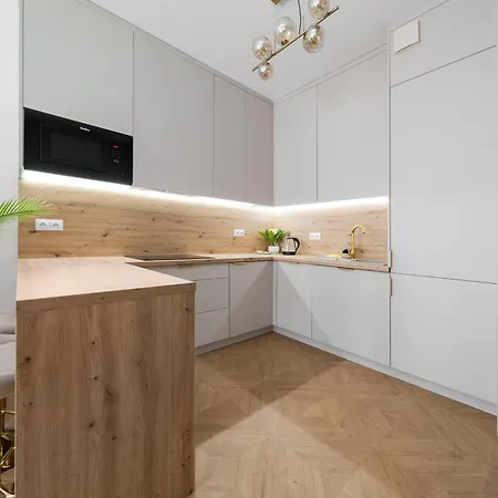 Virgin River Deluxe By Bookinghost * ורוצלב